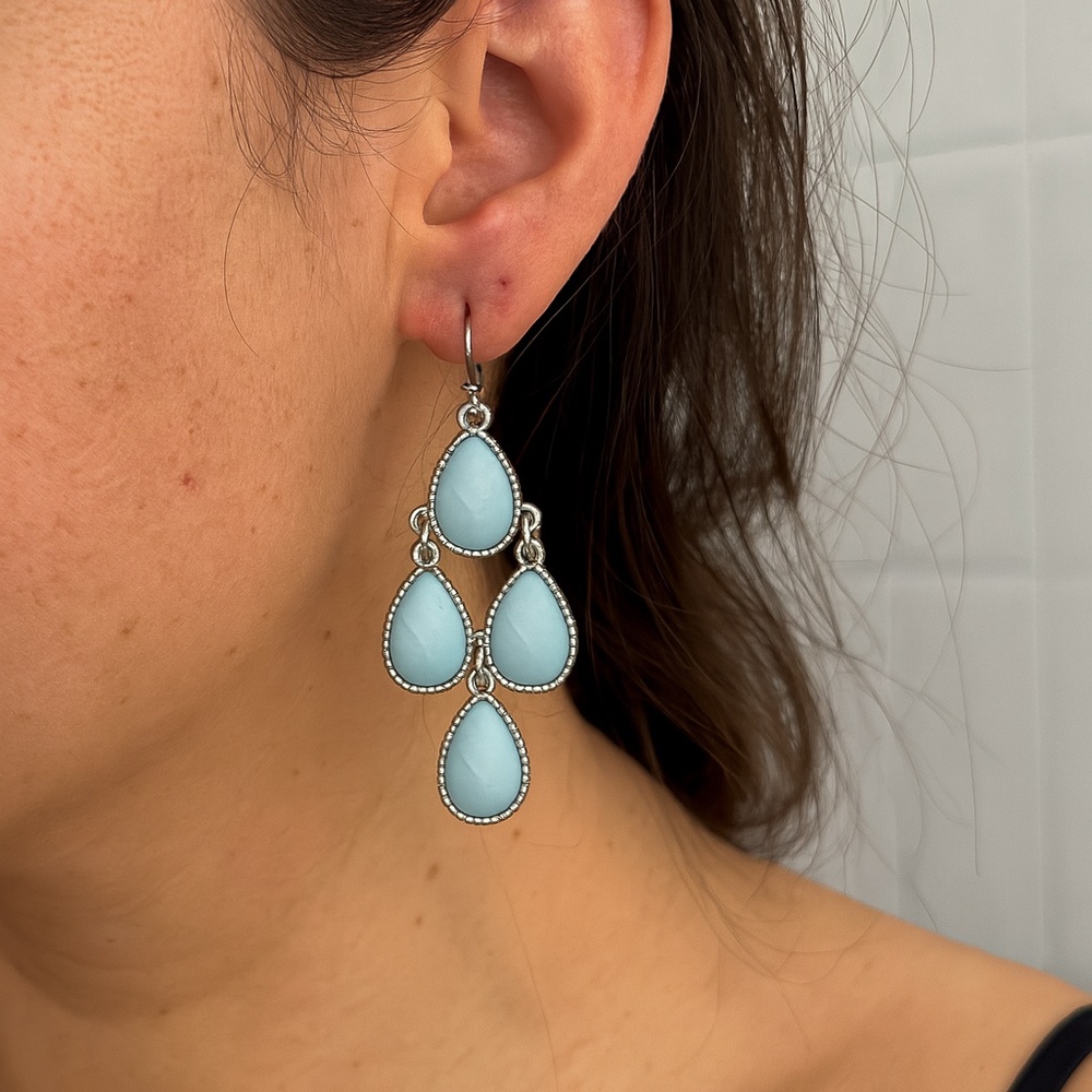 Teardrop dangle earrings pierced silvertone faceted pale blue stones 2.25”